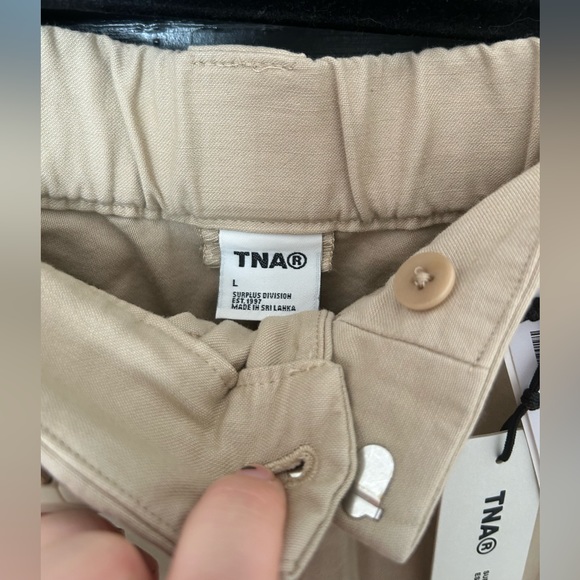 TNA Aritzia Cargo Khaki Pants Never Worn NWT Large L - Picture 4 of 5